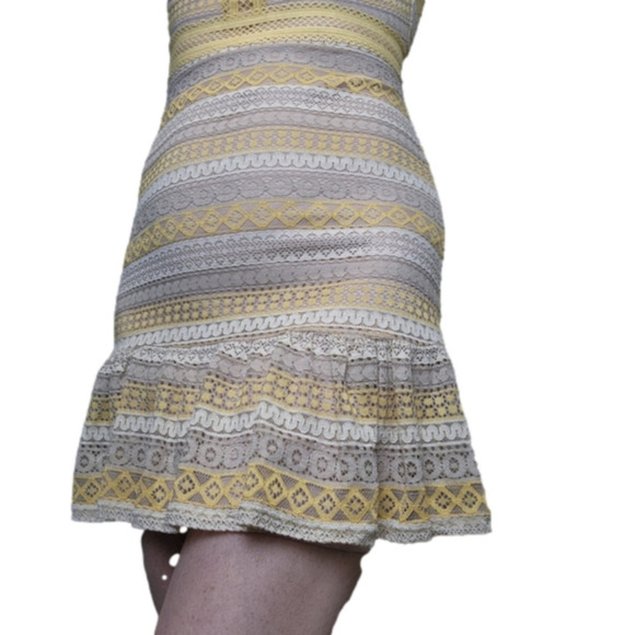 SIZE XS Mini dress high neckline lace dress short sleeve FRANCESCA'S NWT - Picture 6 of 16